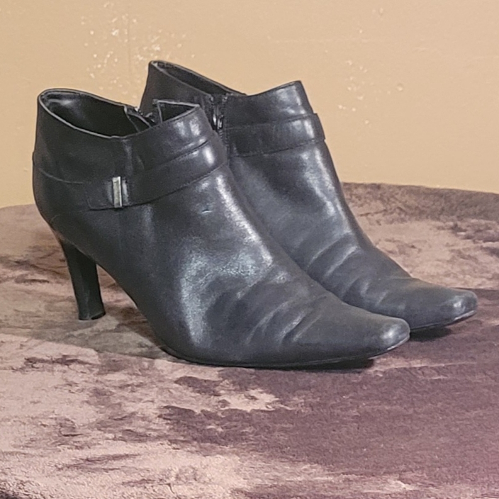 Vintage Women Leather Black Ankle Booties By Apostrophe Size 9/Women Designer Bo